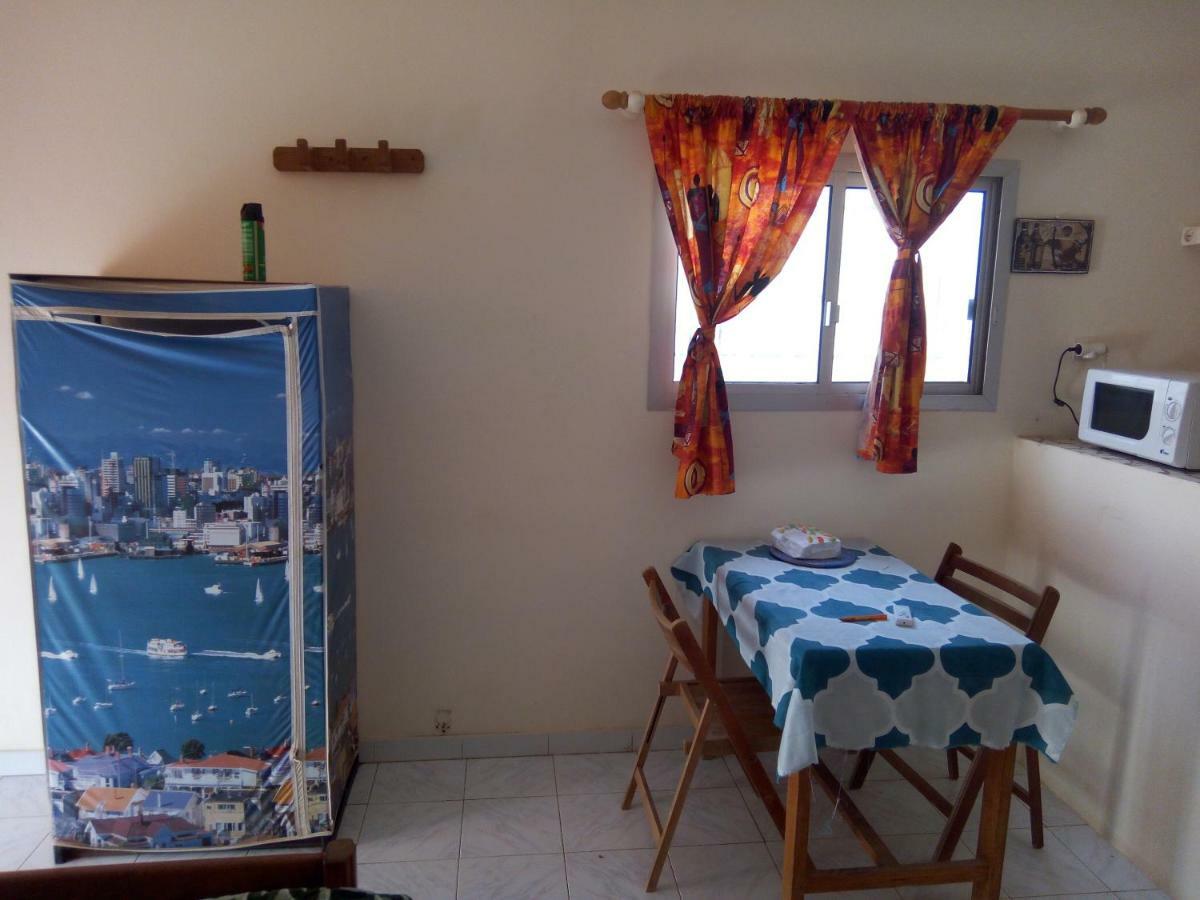 Chez Max Et Khady Apartment ดาการ์ ภายนอก รูปภาพ