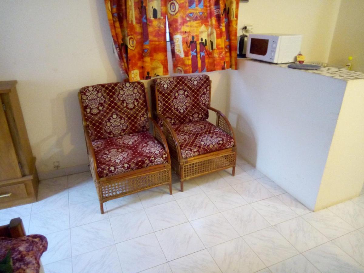 Chez Max Et Khady Apartment ดาการ์ ภายนอก รูปภาพ